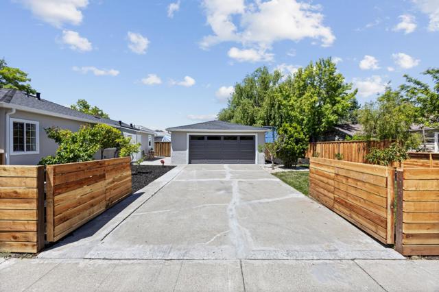 3541 Page Street, Redwood City CA: https://media.crmls.org/mediaz/7f06e6ca-a7ed-4e7d-9743-f4391cfdd94e.jpg