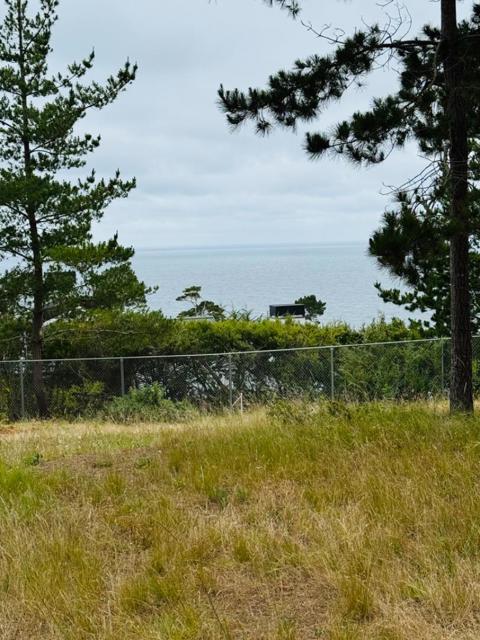 1272 Portola Road, Pebble Beach CA: https://media.crmls.org/mediaz/7f072a6a-2fc8-4ac3-9203-0108f769242f.jpg