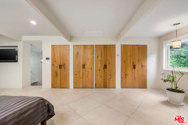 3027 Franklin Canyon Drive, Beverly Hills CA: https://media.crmls.org/mediaz/7f07b34f-ad42-491f-9b96-2ccf859a57c7.jpg