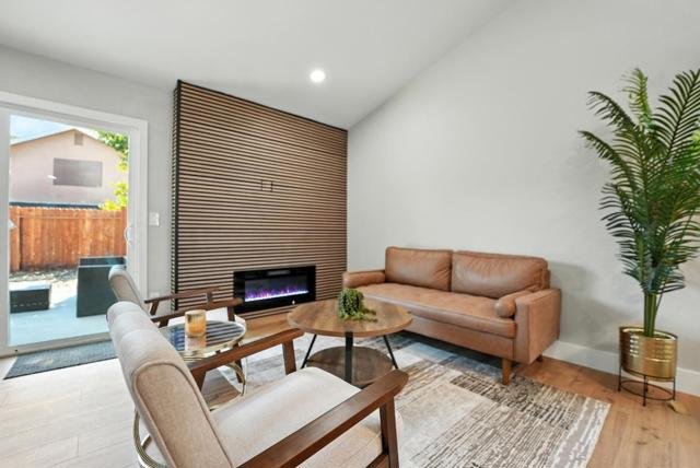 1190 Rio Norte Way, Sacramento CA: https://media.crmls.org/mediaz/7f07c351-39e9-4044-9899-9af7cd548be5.jpg