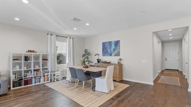 Detail Gallery Image 4 of 28 For 30491 De Caron St, Murrieta,  CA 92563 - 4 Beds | 2 Baths