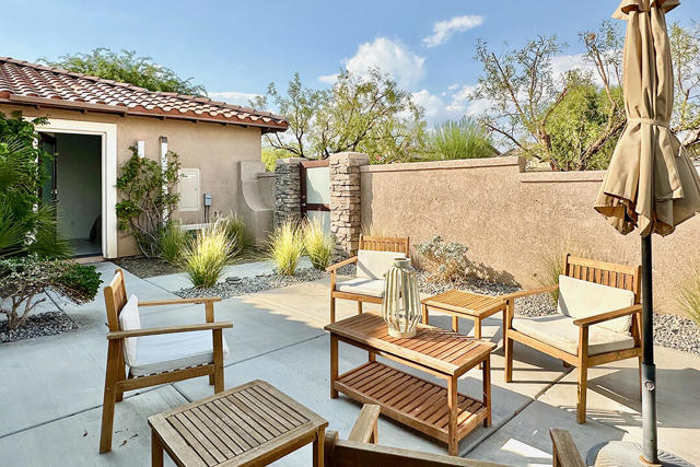 1247 Oro, Palm Springs CA: https://media.crmls.org/mediaz/7f083587-f936-450d-8900-89cb5983e795.jpg