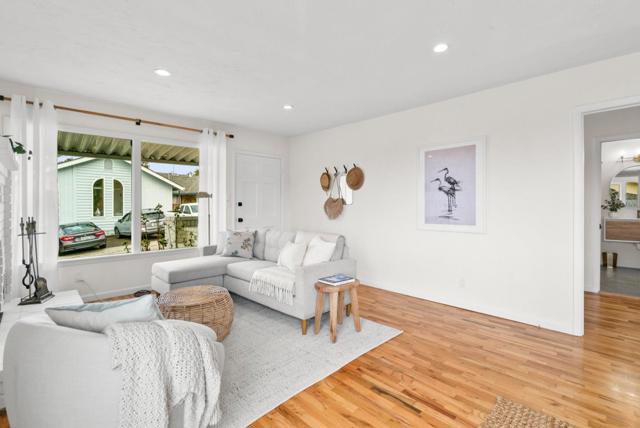 360 Tabor Drive, Scotts Valley CA: https://media.crmls.org/mediaz/7f088aab-3233-4b4e-9078-3508a14a5fda.jpg