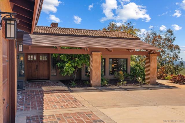 17758 Del Paso Drive, Poway CA: https://media.crmls.org/mediaz/7f08e05e-6ee9-4de6-a023-359c47d8f719.jpg
