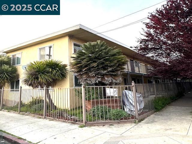 2011 Rutherford, Oakland CA: https://media.crmls.org/mediaz/7f090034-a1f4-4654-ad63-845871f5ec4d.jpg