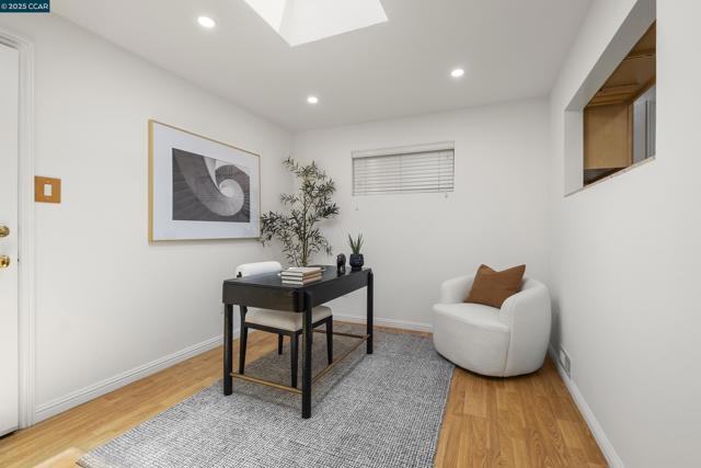 18977 Thornbury ave, Castro Valley CA: https://media.crmls.org/mediaz/7f09c906-37ff-452f-902e-be1cef2c67e1.jpg