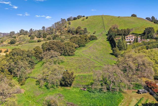 18290 Cochrane Road, Morgan Hill CA: https://media.crmls.org/mediaz/7f0ad237-d31c-49f7-b8ed-cb18d0696f6e.jpg