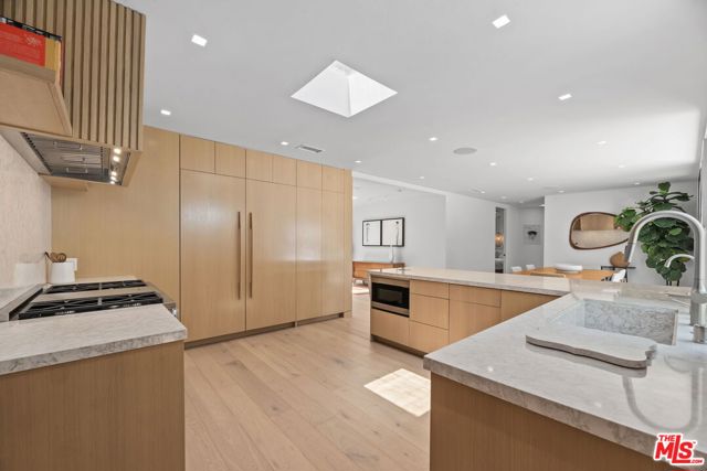 9451 Hidden Valley Place, Beverly Hills CA: https://media.crmls.org/mediaz/7f0bc9b5-abc9-4677-bdfc-98dcc246a6a9.jpg