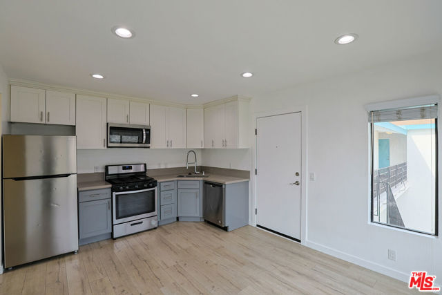 1277 W 23rd Street, Los Angeles CA: https://media.crmls.org/mediaz/7f0bf623-b6c0-472a-9c78-b02b42454679.jpg