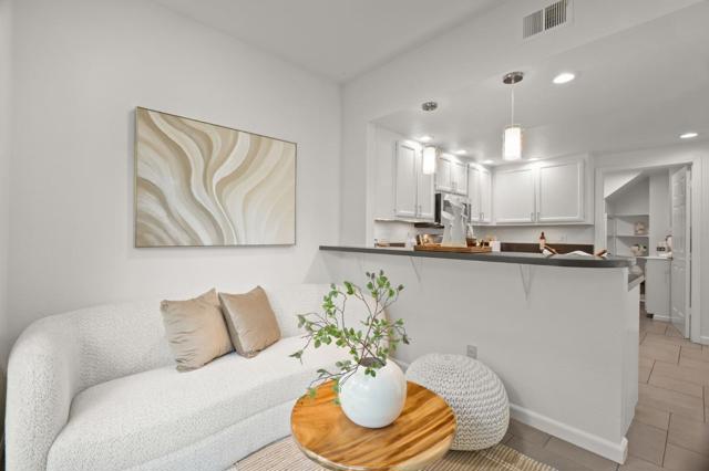 462 Mountain Laurel Court, Mountain View CA: https://media.crmls.org/mediaz/7f0c5cb7-1597-4e6e-b8e9-5ae9ffeaff6a.jpg