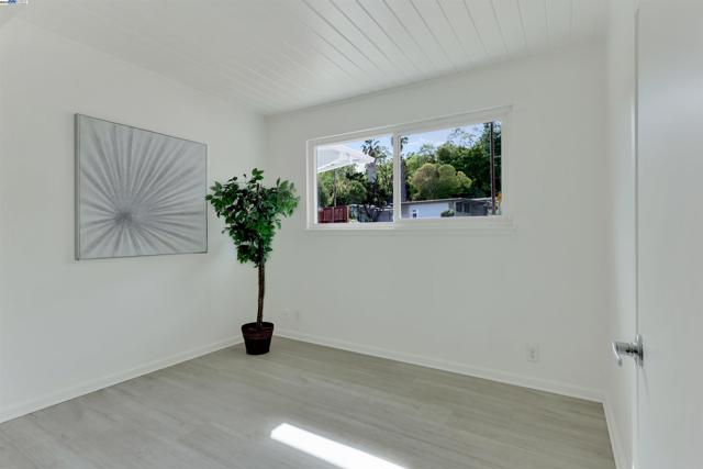 1167 Temple Dr, Pacheco CA: https://media.crmls.org/mediaz/7f0cbe27-cf3c-4fdd-b5dc-4fb14c529cd2.jpg