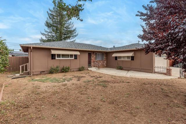 8420 David Court, Gilroy CA: https://media.crmls.org/mediaz/7f0cd5fe-cb90-4333-937f-891e05eaed9c.jpg