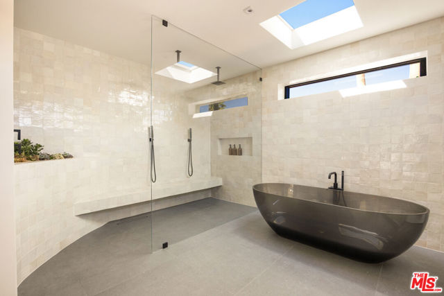 Image 17 of 32 For 483 Santiago Way