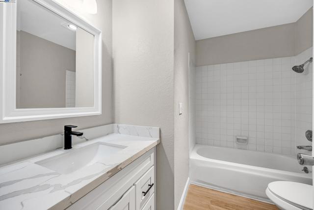 394 Caliente Dr, San Leandro CA: https://media.crmls.org/mediaz/7f0e7400-36ec-43dc-b837-1f86c411bcbd.jpg