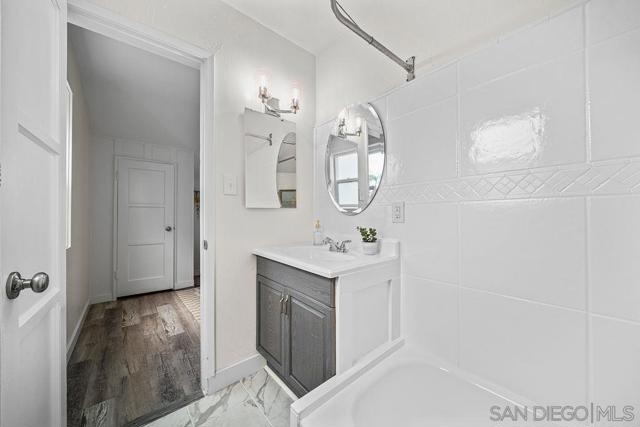 453 Westbourne St, La Jolla CA: https://media.crmls.org/mediaz/7f0e93d3-3481-475e-8b7f-71a4360b007b.jpg