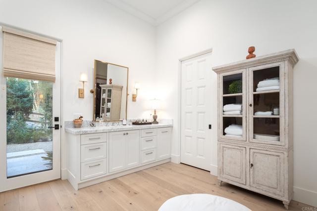 15807 Puerta Del Sol, Rancho Santa Fe CA: https://media.crmls.org/mediaz/7f0ead89-c6e3-4b58-b631-901b69980ab1.jpg