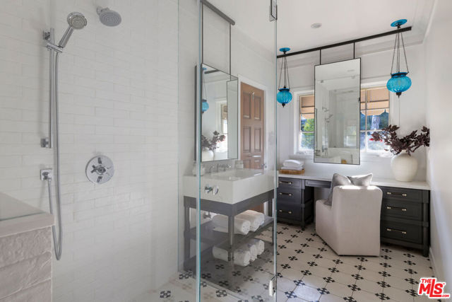 540 Mount Washington Drive, Los Angeles CA: https://media.crmls.org/mediaz/7f0f1e54-098e-447c-a26d-46946664f1d1.jpg