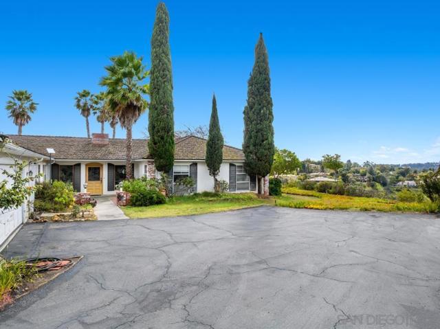 16574 Zumaque, Rancho Santa Fe CA: https://media.crmls.org/mediaz/7f0f9f1d-47f0-4793-935e-344481008ab7.jpg