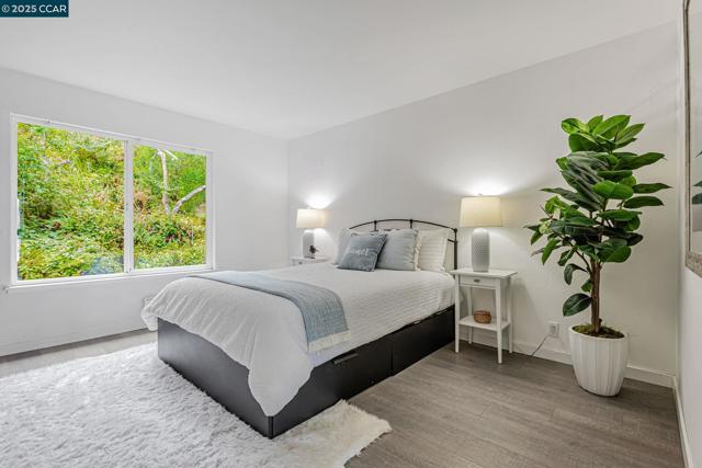 290 Olympian Way, Pacifica CA: https://media.crmls.org/mediaz/7f103ee3-f543-4eec-8da3-464f778e5ea9.jpg