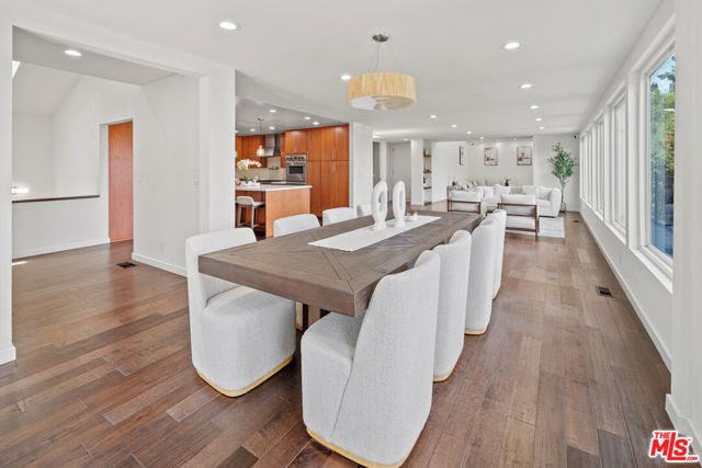 16755 Encino Hills Drive, Encino CA: https://media.crmls.org/mediaz/7f107e31-ea1c-4559-b167-299cde0e6185.jpg