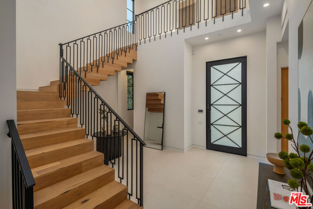 636 N Kilkea Drive, Los Angeles CA: https://media.crmls.org/mediaz/7f10fe1b-905d-4abc-9b9e-64ddd1b5b058.jpg
