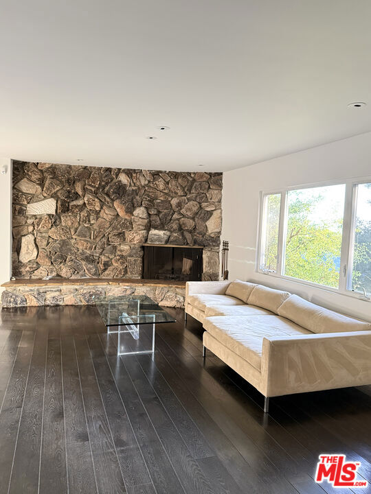 Living Room w FP