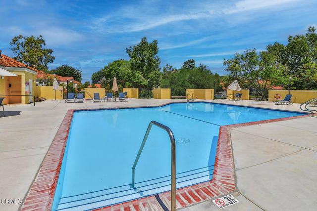 5965 Paseo Encantada, Camarillo CA: https://media.crmls.org/mediaz/7f125411-4810-4e6d-b7a0-c7daea571d3e.jpg
