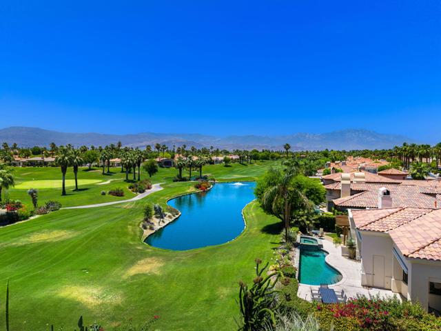 945 Hawk Hill Trail, Palm Desert CA: https://media.crmls.org/mediaz/7f12bb61-ad95-468d-9d49-0f84d69f93be.jpg
