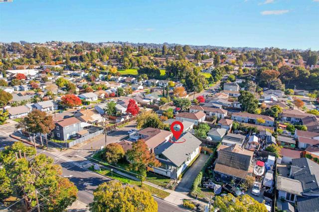 1781 B St, Hayward CA: https://media.crmls.org/mediaz/7f134ad3-1cad-4cb6-a07d-fa10be3e3a6a.jpg