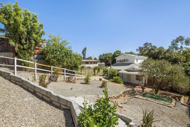 8545 Gardena Rd, Lakeside CA: https://media.crmls.org/mediaz/7f13e873-83bf-44a3-a3be-0d80e21a54d5.jpg