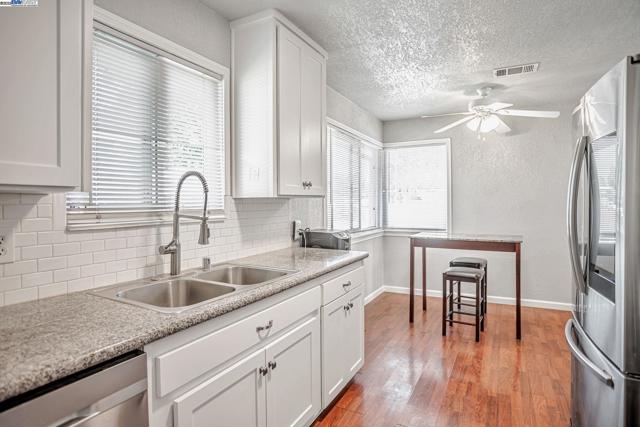 360 Calmace Dr, Dixon CA: https://media.crmls.org/mediaz/7f146bca-ed22-451f-b4b3-bcb7252bdbde.jpg