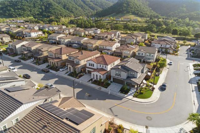 7081 Kirigin Way, Gilroy CA: https://media.crmls.org/mediaz/7f146db4-e60d-44e5-8021-7d149d7aecdd.jpg