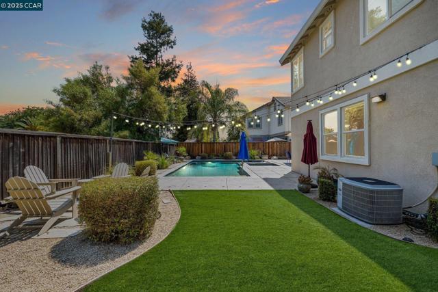 127 Sanford Ct, Brentwood CA: https://media.crmls.org/mediaz/7f1550e2-053d-4714-9121-dc168e9827fa.jpg