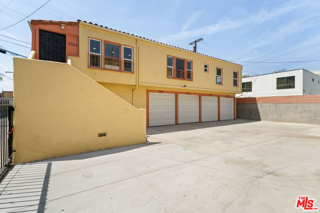 2939 Redondo Boulevard, Los Angeles CA: https://media.crmls.org/mediaz/7f15bbeb-9d26-44d5-9ee1-9be153a6e1c9.jpg