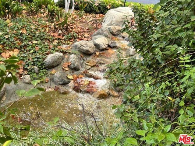 5757 Owensmouth Avenue, Woodland Hills CA: https://media.crmls.org/mediaz/7f167dce-bec0-486f-8f29-d16d740ad342.jpg
