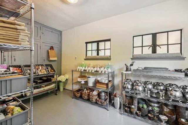2307 Easton Drive, Burlingame CA: https://media.crmls.org/mediaz/7f17fd2e-7357-40e6-8499-a635e2373aa7.jpg