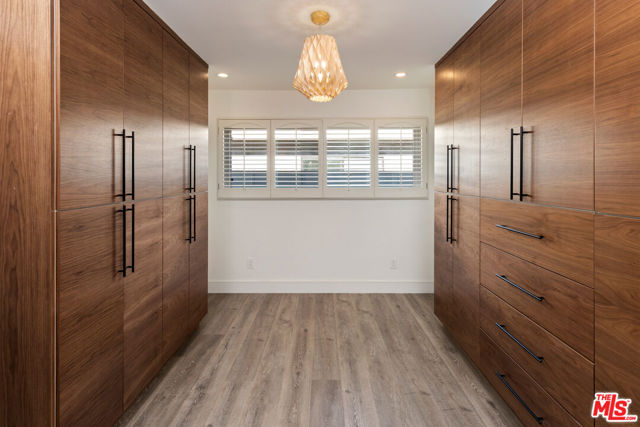 6228 Sale Avenue, Woodland Hills CA: https://media.crmls.org/mediaz/7f18b430-c212-47d8-9347-89539f54cce4.jpg