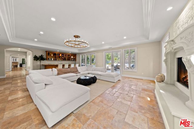 25043 Abercrombie Lane, Calabasas CA: https://media.crmls.org/mediaz/7f19e3f4-42a4-4b1c-a58e-f1f213a76e26.jpg