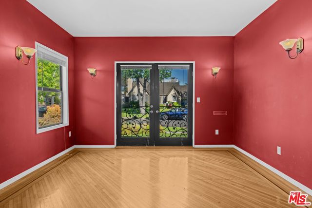 1147 S Point View Street, Los Angeles CA: https://media.crmls.org/mediaz/7f1a1758-2c31-4079-be52-ed885ee2240a.jpg