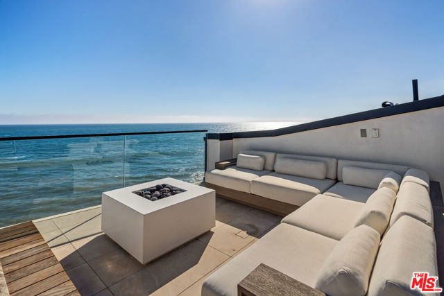 18954 Pacific Coast Highway, Malibu CA: https://media.crmls.org/mediaz/7f1a9178-d0c3-4f92-b785-6f8318b2f8f1.jpg