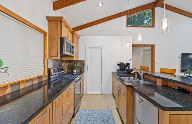 1018 Rambling Road, Boulder Creek CA: https://media.crmls.org/mediaz/7f1b0065-404a-4707-bb20-205fea79c1d2.jpg