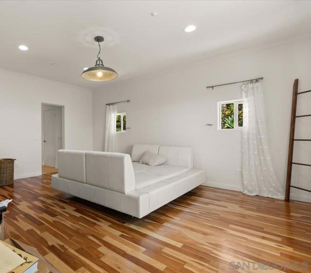 2342 CARIOCA PL, Vista CA: https://media.crmls.org/mediaz/7f1bba1e-1794-4911-8949-00a70b859e55.jpg