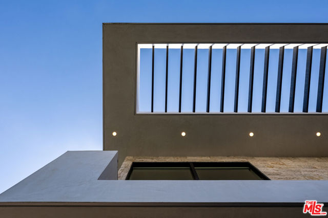 8356 W 4th Street, Los Angeles CA: https://media.crmls.org/mediaz/7f1bed14-d2f0-4750-98c7-cb6d8b5acfcf.jpg