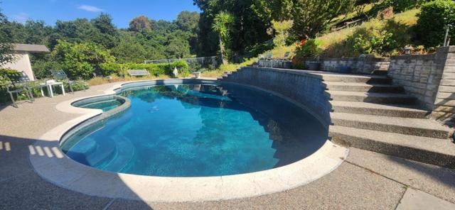 125 Drysdale Drive, Los Gatos CA: https://media.crmls.org/mediaz/7f1bf3cf-6d8d-4ac1-86da-a335b30961a0.jpg