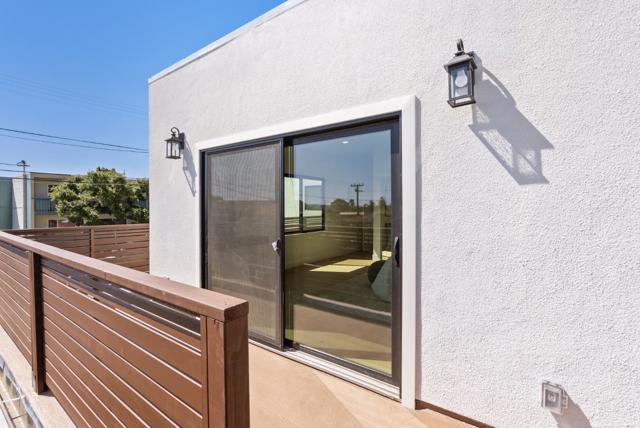 895 Laurel Avenue, Belmont CA: https://media.crmls.org/mediaz/7f1c4d86-dffe-47ef-8cbf-c4e93e7aed7a.jpg