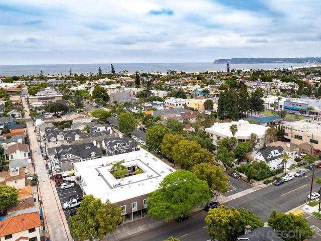 801 C Ave, Coronado CA: https://media.crmls.org/mediaz/7f1ca50b-37a8-4b41-a031-9b983acc2beb.jpg