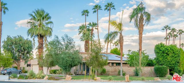 1592 S Compadre Road, Palm Springs CA: https://media.crmls.org/mediaz/7f1d235d-a5b6-4703-a897-aaa69cc30893.jpg