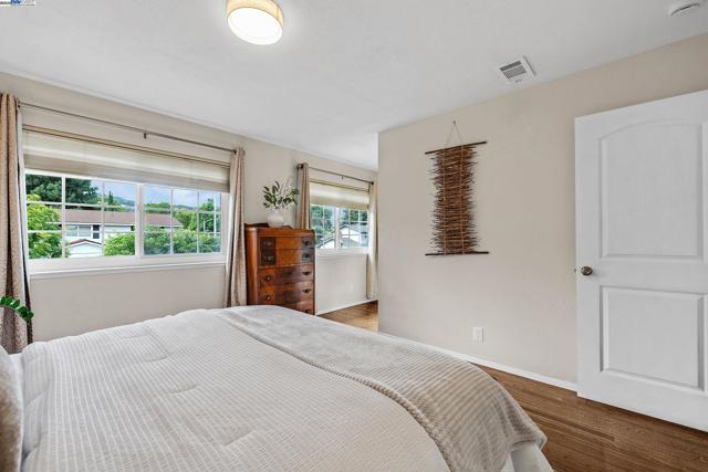 4421 Muirwood Dr, Pleasanton CA: https://media.crmls.org/mediaz/7f1d327e-f3f8-4b67-831d-6bf22d23c7f0.jpg