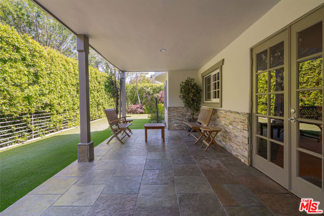 13477 Contour Drive, Sherman Oaks CA: https://media.crmls.org/mediaz/7f1e0bdf-0f15-4805-b0e3-78549f05326c.jpg