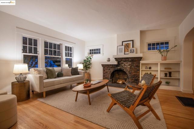 4008 Woodruff Ave, Oakland CA: https://media.crmls.org/mediaz/7f1ebd3c-3012-4b43-be6c-4452a270be41.jpg